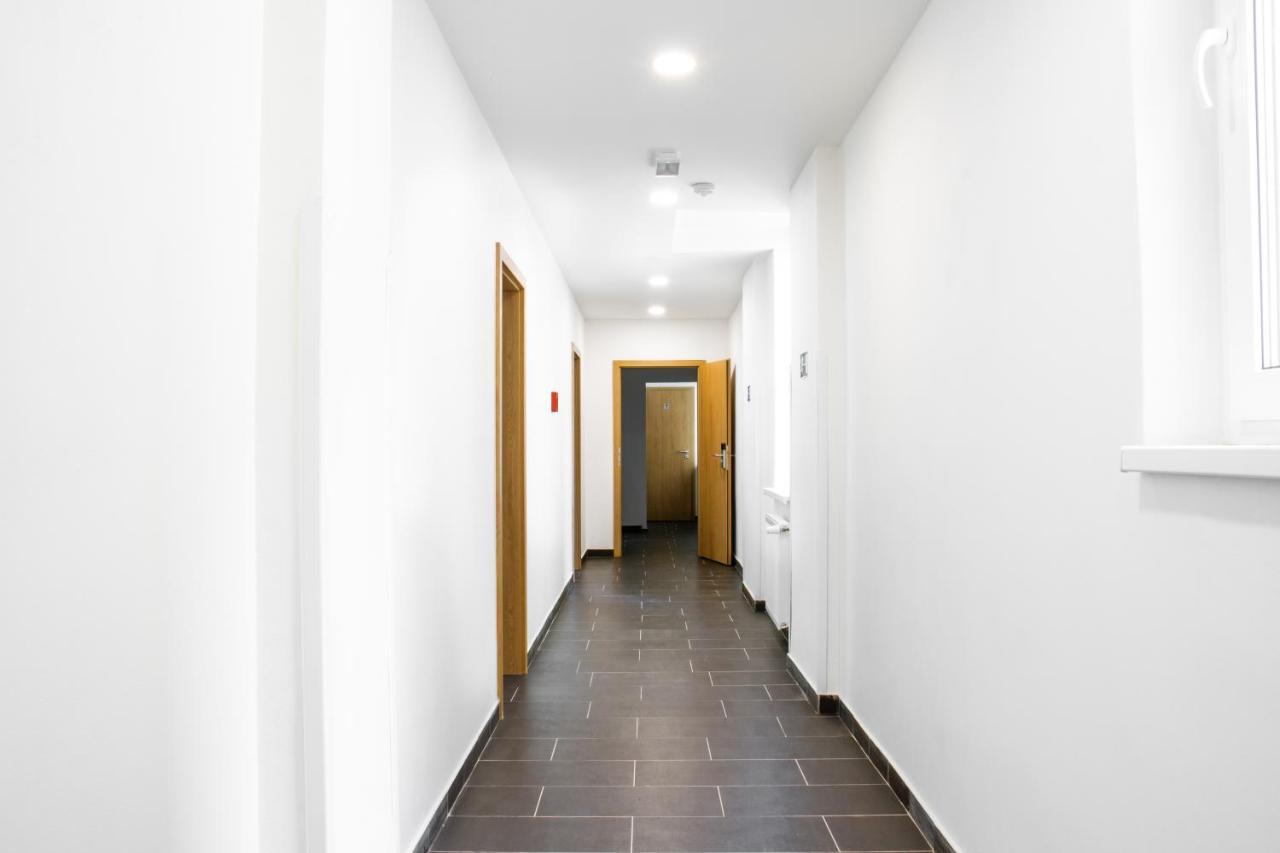 Hostel Mandarinka Прага Экстерьер фото