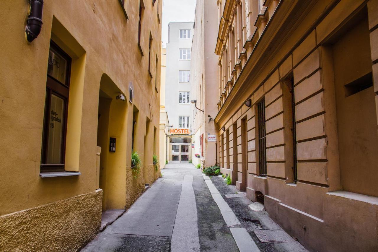 Hostel Mandarinka Прага Экстерьер фото