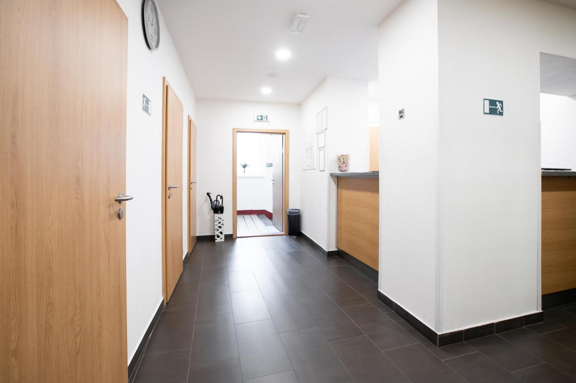 Hostel Mandarinka Прага Экстерьер фото