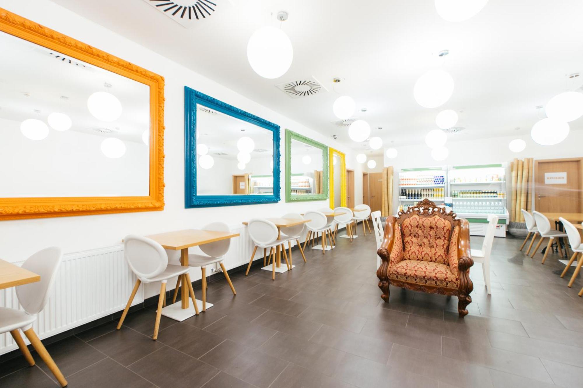 Hostel Mandarinka Прага Экстерьер фото