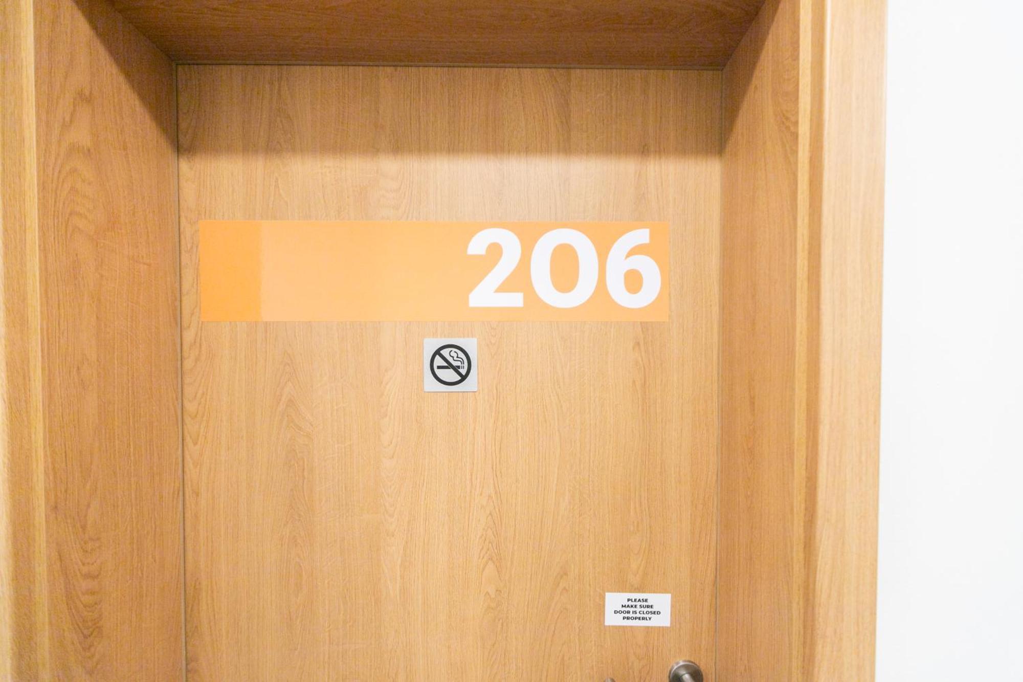 Hostel Mandarinka Прага Экстерьер фото