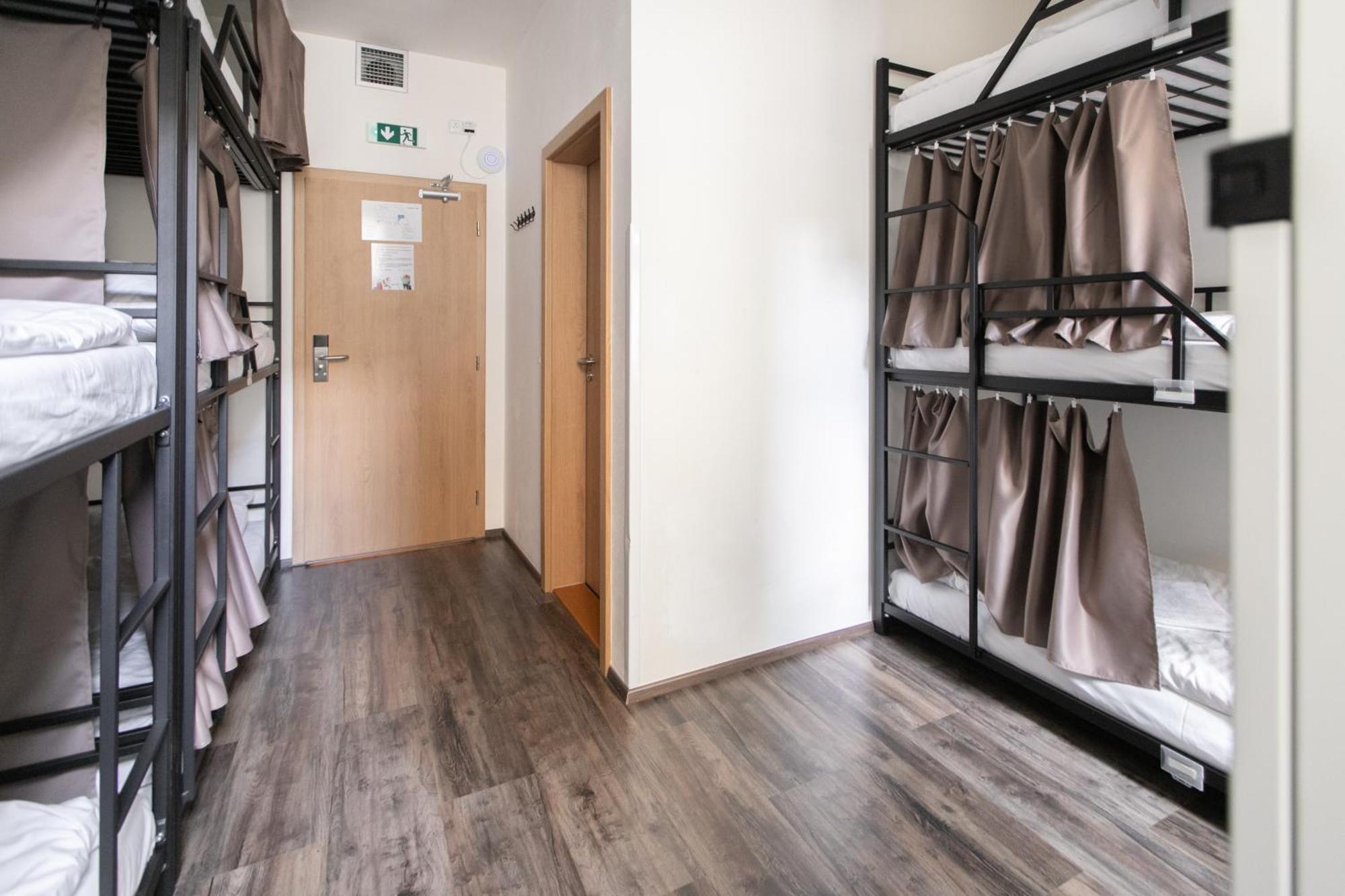 Hostel Mandarinka Прага Экстерьер фото