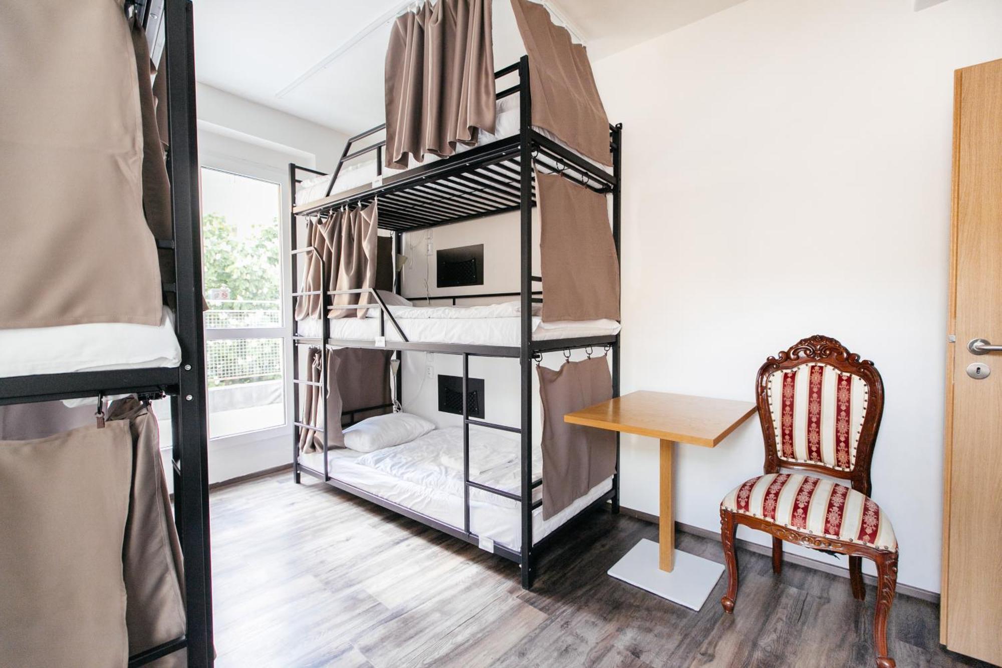 Hostel Mandarinka Прага Экстерьер фото