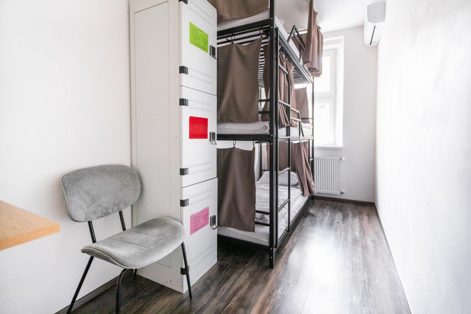 Hostel Mandarinka Прага Экстерьер фото