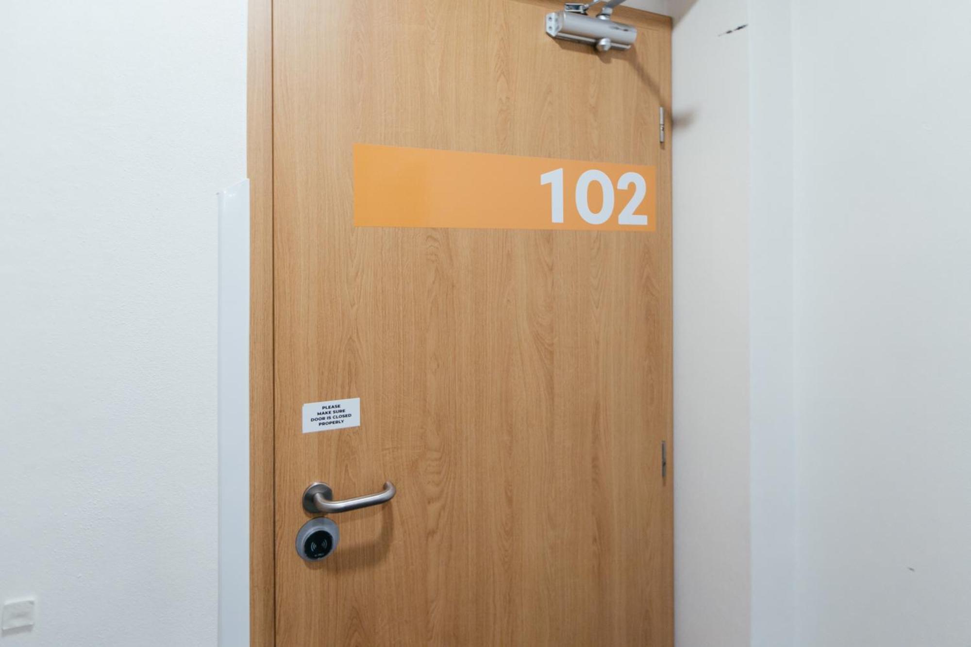 Hostel Mandarinka Прага Экстерьер фото